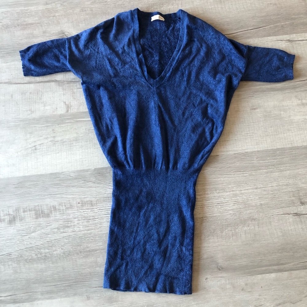 Roberto Collina Blue V-Neck Knit sweater. Dolmam sleeves
